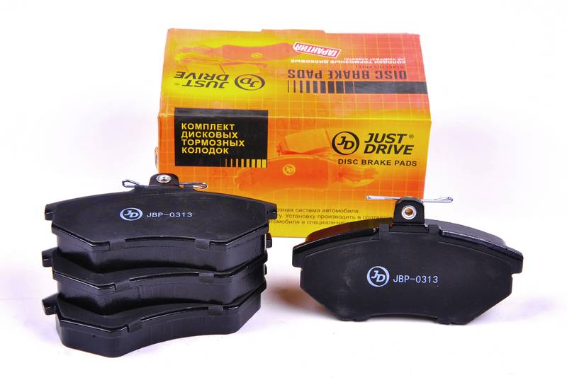 Купить JD - JBP0313 Колодки тормозные, передние GDB826 AU 200 79-82, 80 86-96, 90 87-91, A4 95-01;